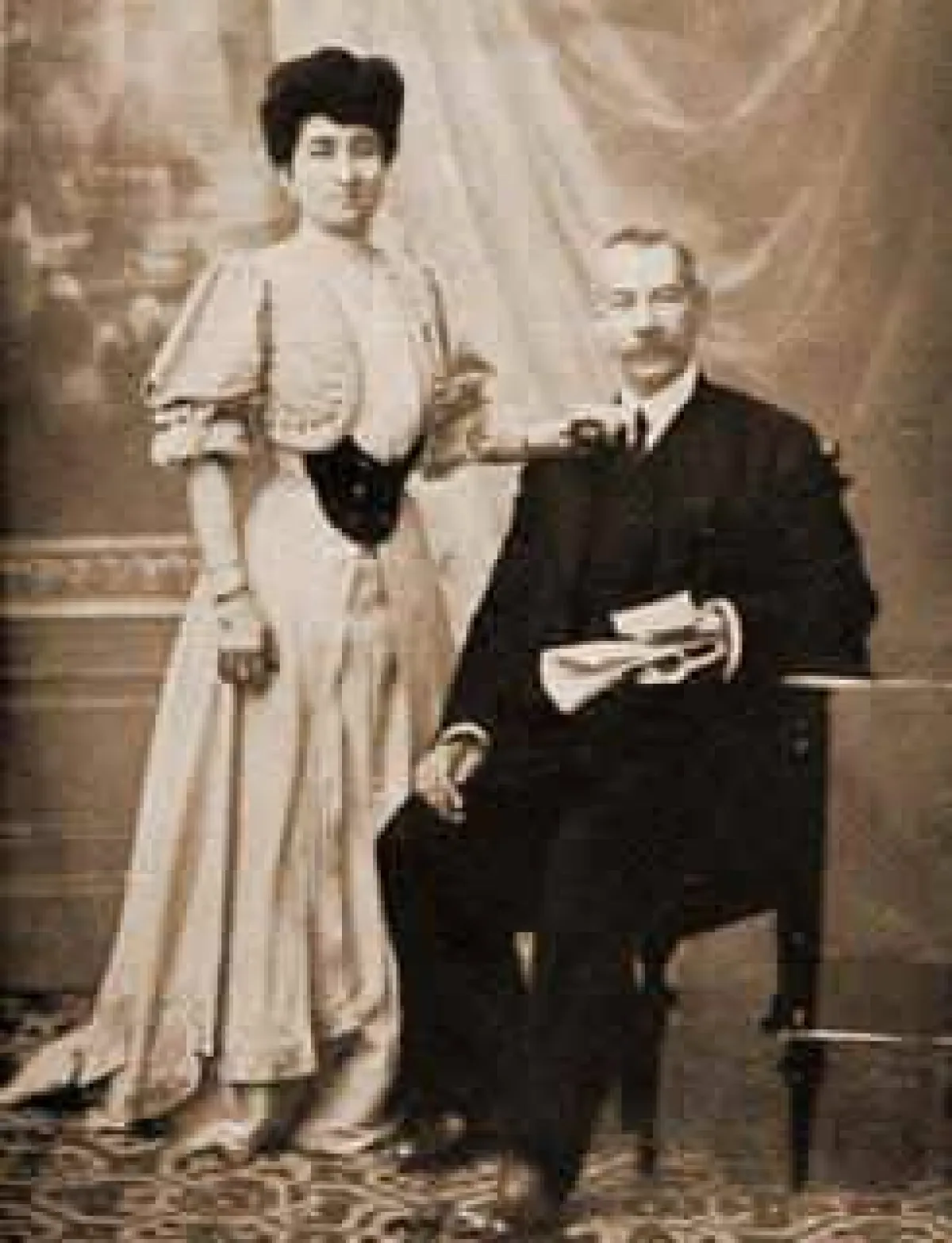 رموز لقبتها شعوبهم بأمهم