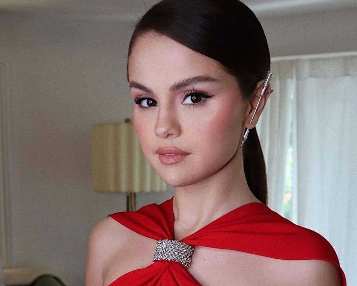 مجوهرات سيلينا غوميز-الصورة من حساب 𝙏𝙤𝙢 𝘽𝙖𝙘𝙝𝙞𝙠 Nails على انستغرام