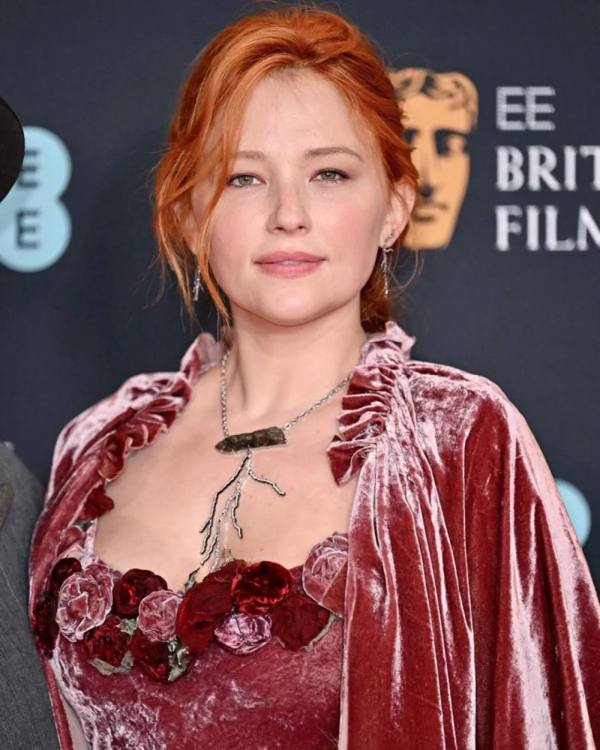 مجوهرات Haley Bennett-الصورة من حساب خبيرة المكياج Makeup By Mary Greenwell على انستغرام