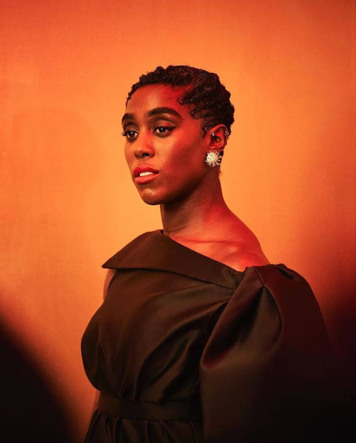 مجوهرات Lashana Lynch-الصورة من الحساب الرسمي لـBAFTA على انستغرام