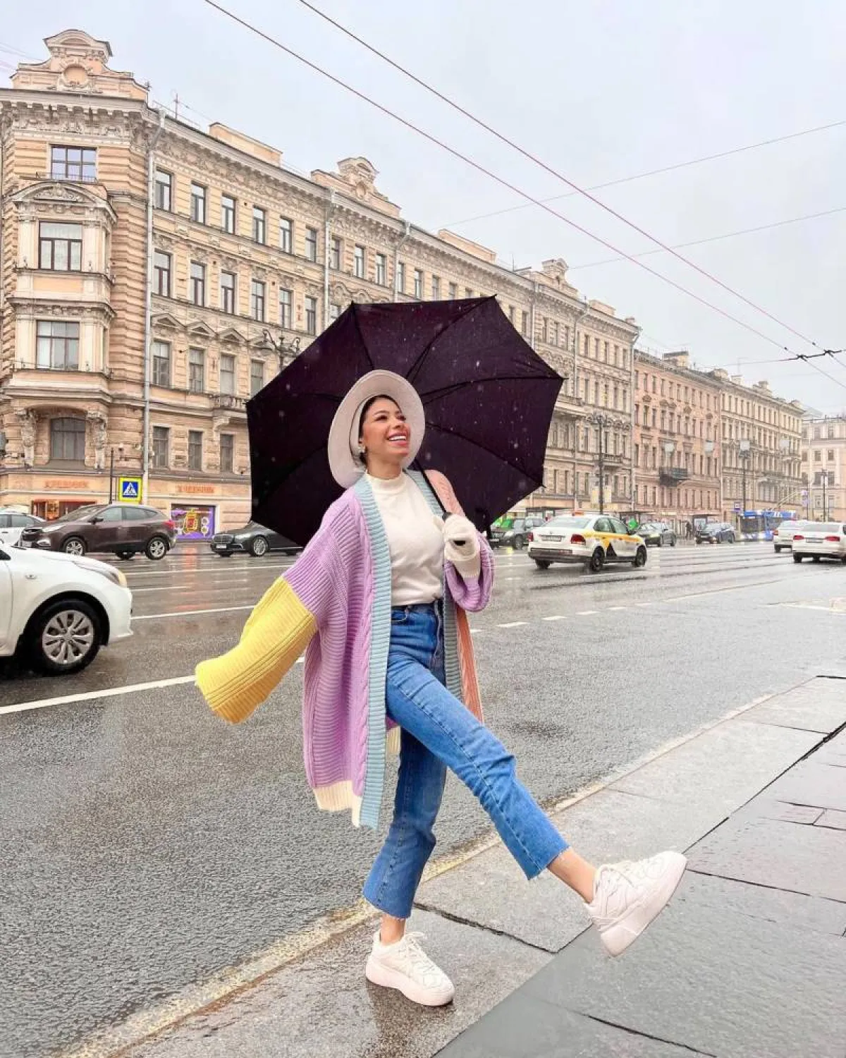 منة السني بكارديجان ملون صوف مع هاي كول أوف وايت