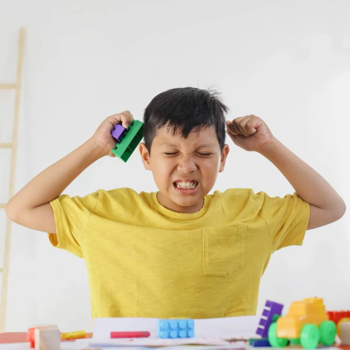 صورة لطفل يريد كل شيء