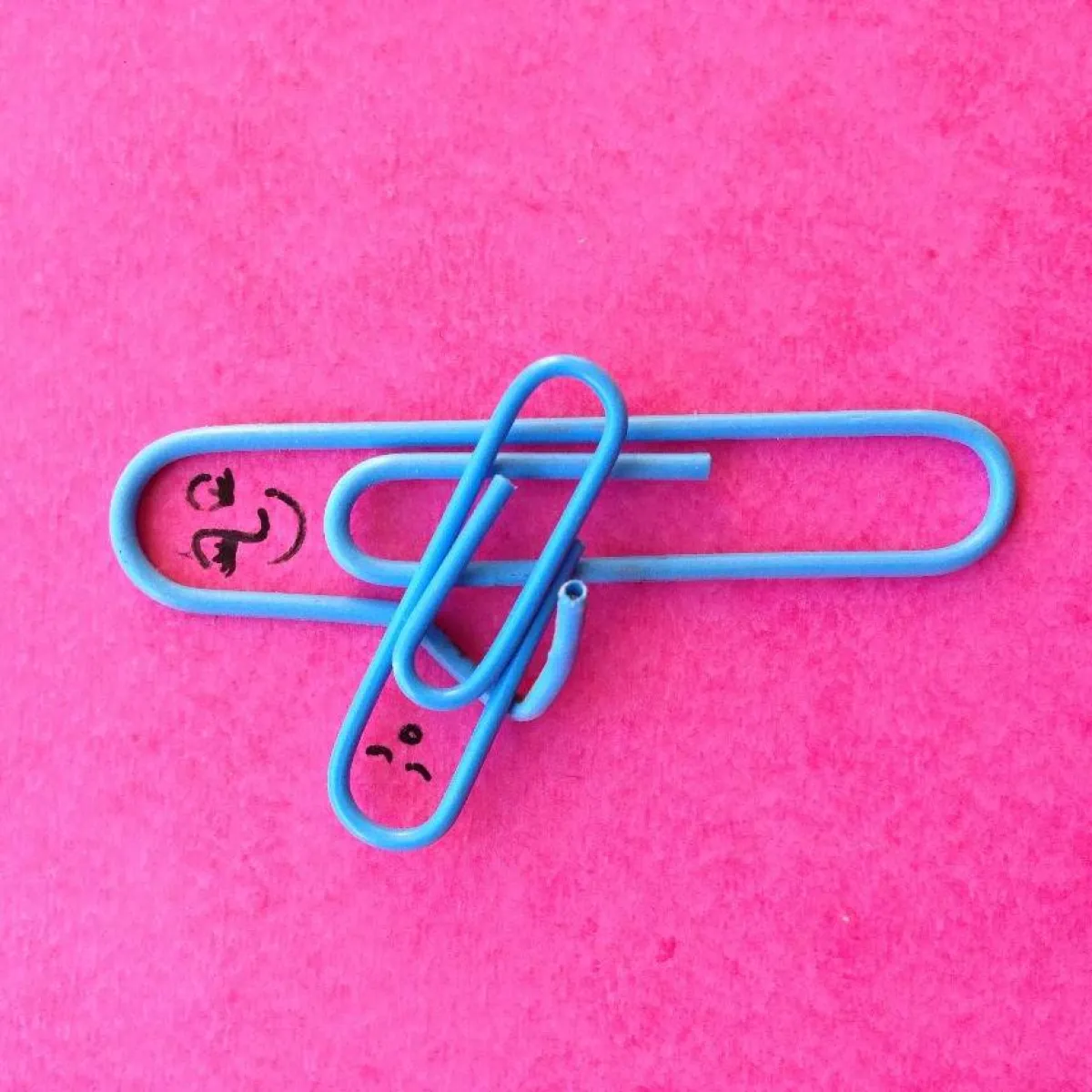 صورة توضح فن الدبابيس