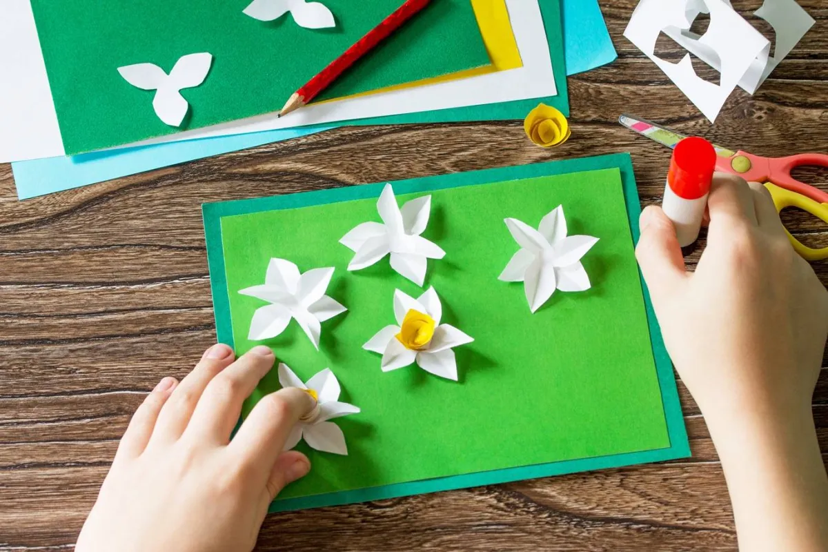 صورة لدفتر ملاحظات أعده الأطفال للأم