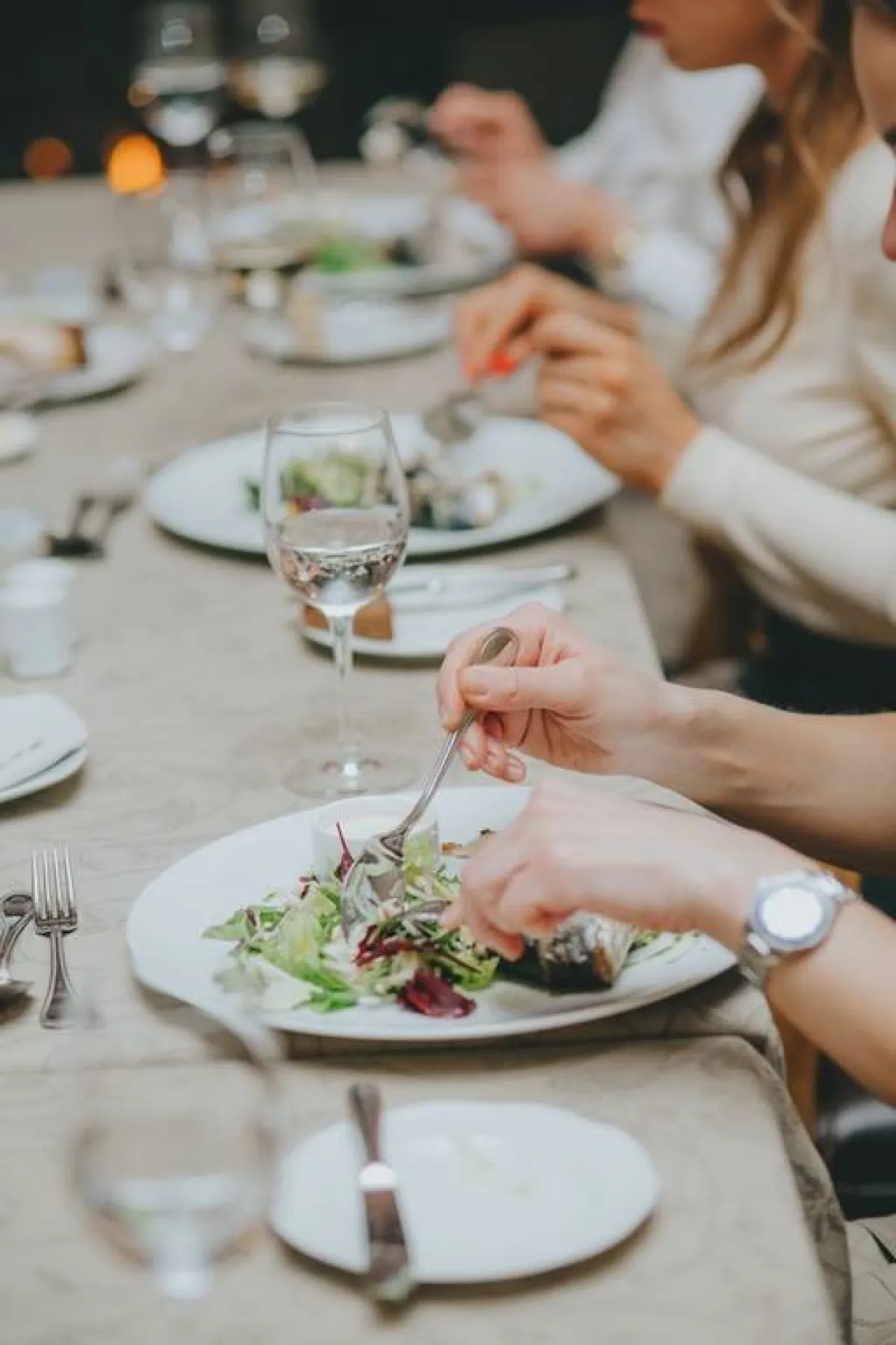 من الضروري أن يُتناول الطعام بصورة لائقة