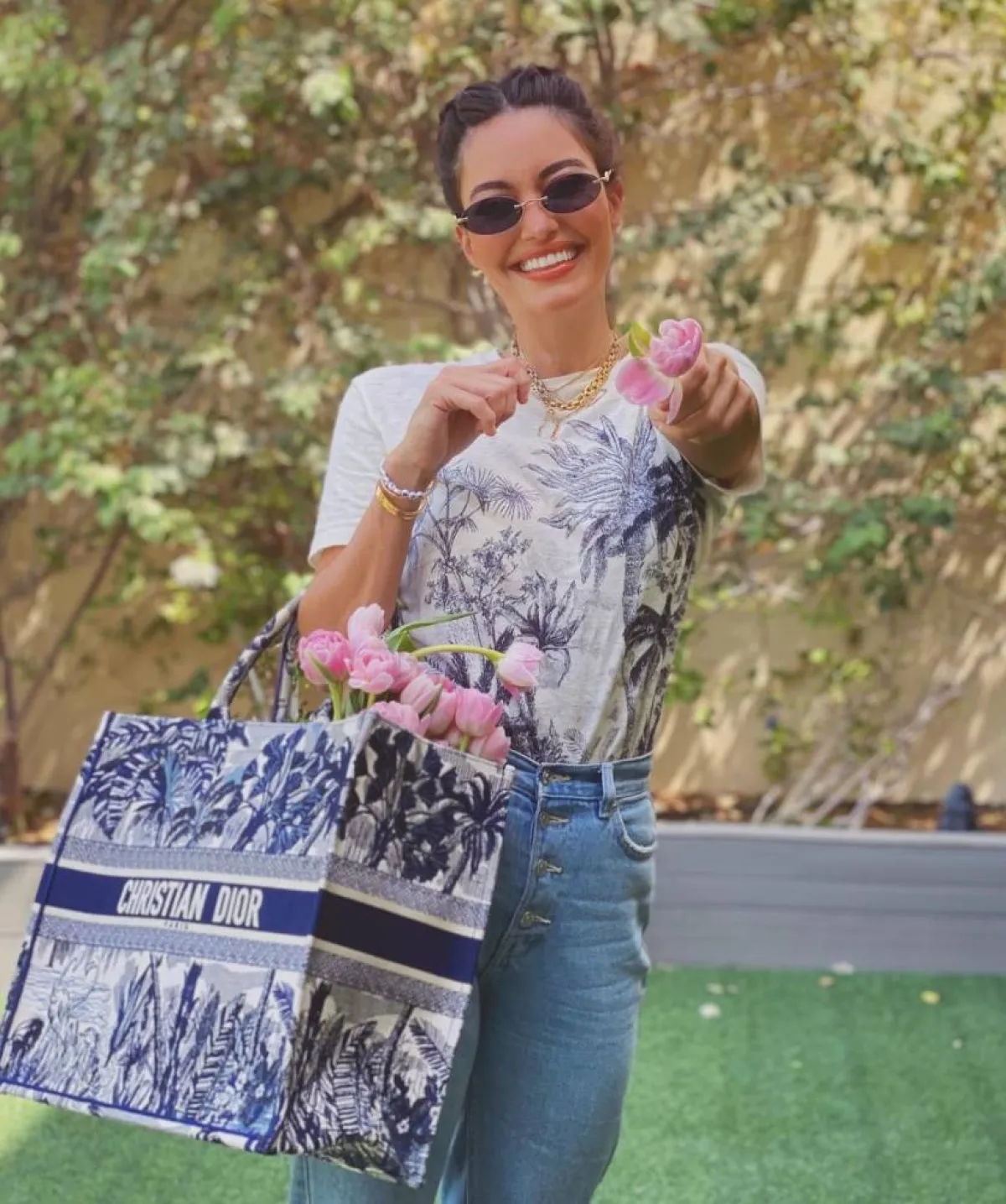 إطلالة بالجينز من كارن وازن 