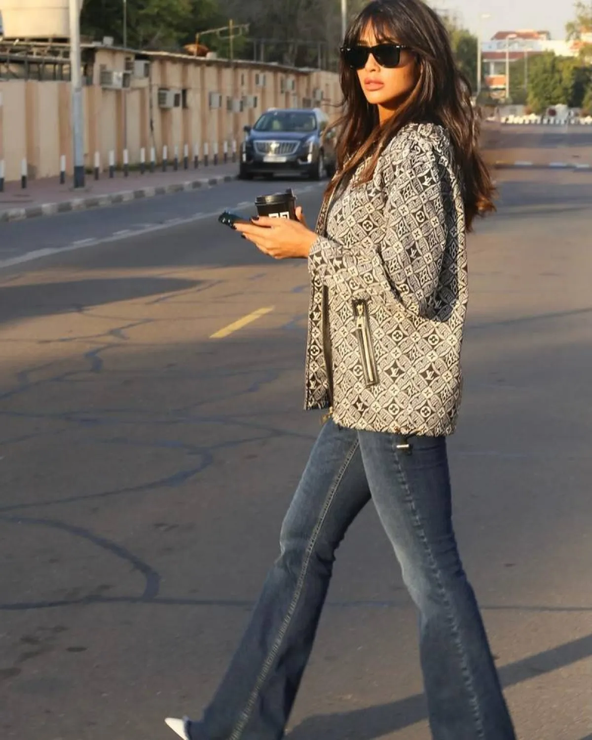 إطلالة بالجينز من إنجي كيوان