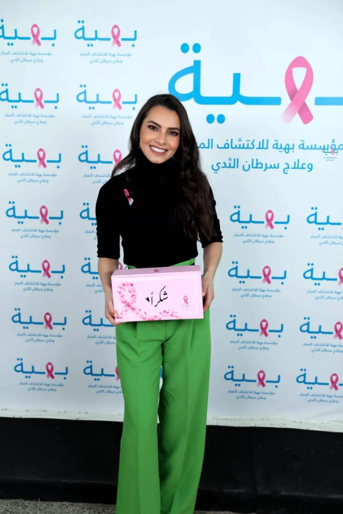 كارمن سليمان في جولتها الأخيرة بمستشفى بهية لعلاج السرطان لدعم مريضان السرطان- الصورة من المسؤول الإعلامي للمستشفى