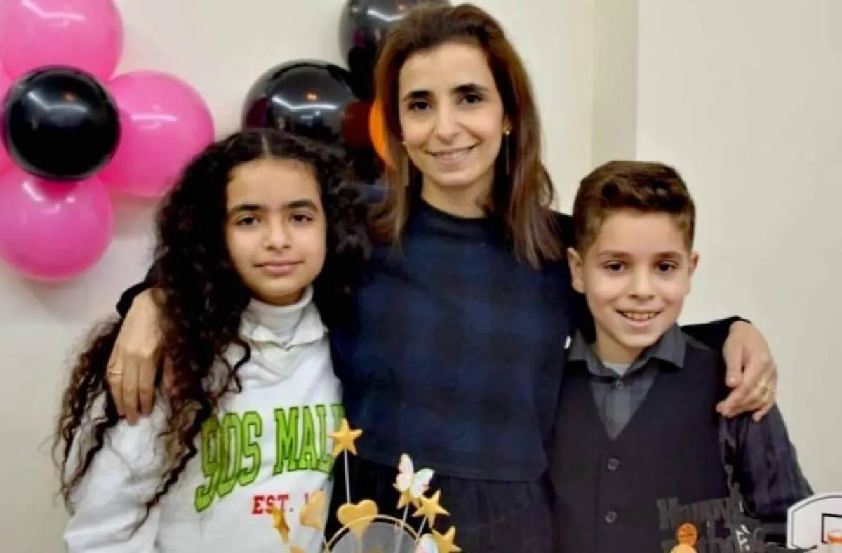 دارين قليلات وولديها