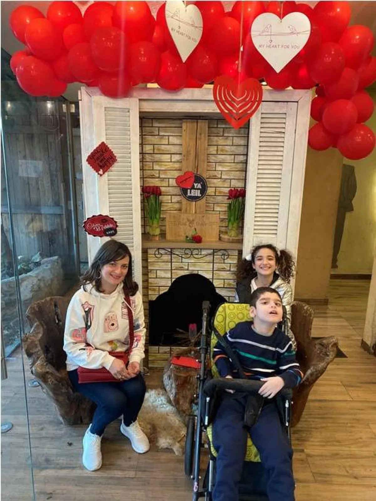 مارغريت داغر وولديها