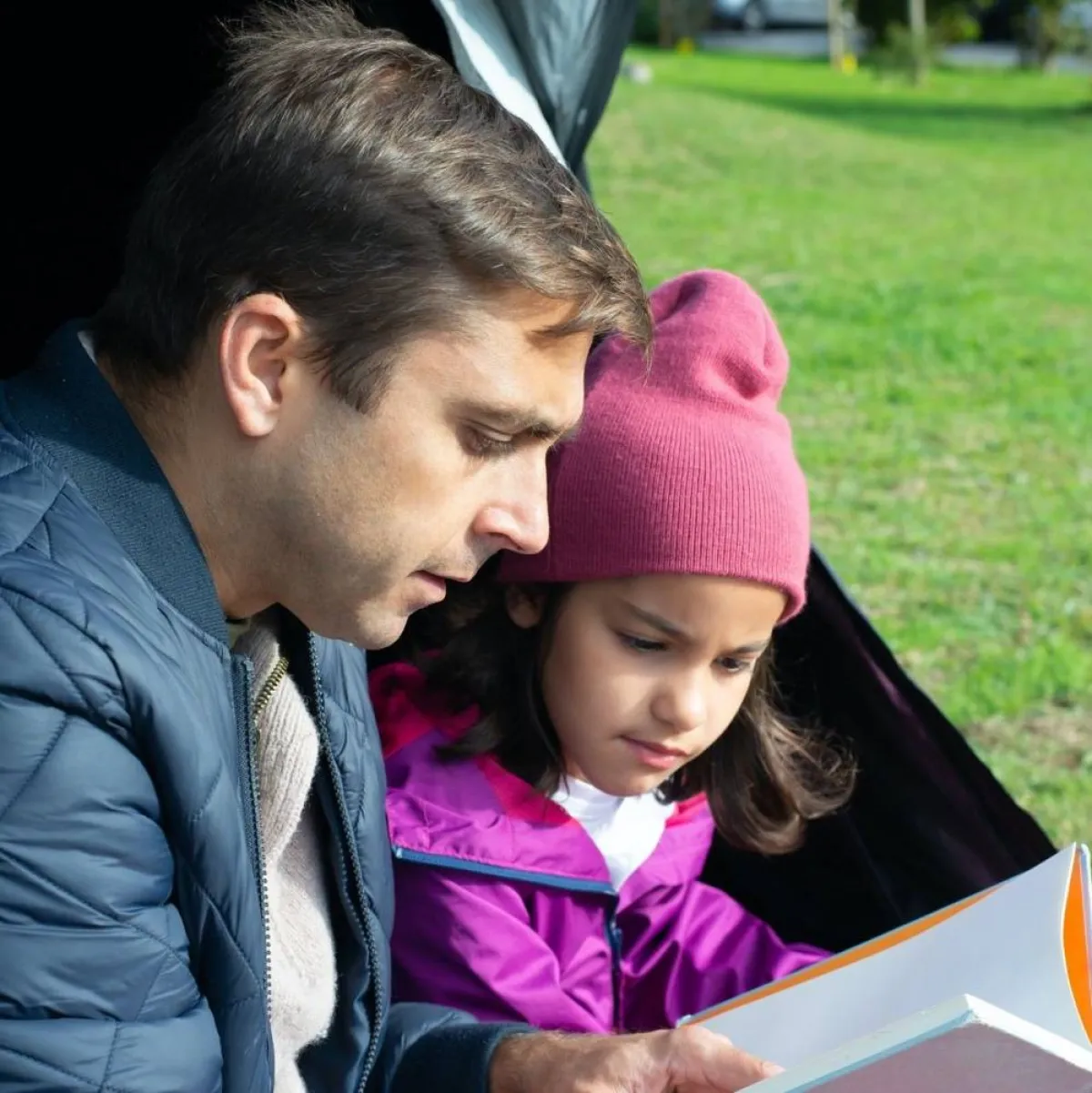 صورة لطفلة وأبيها