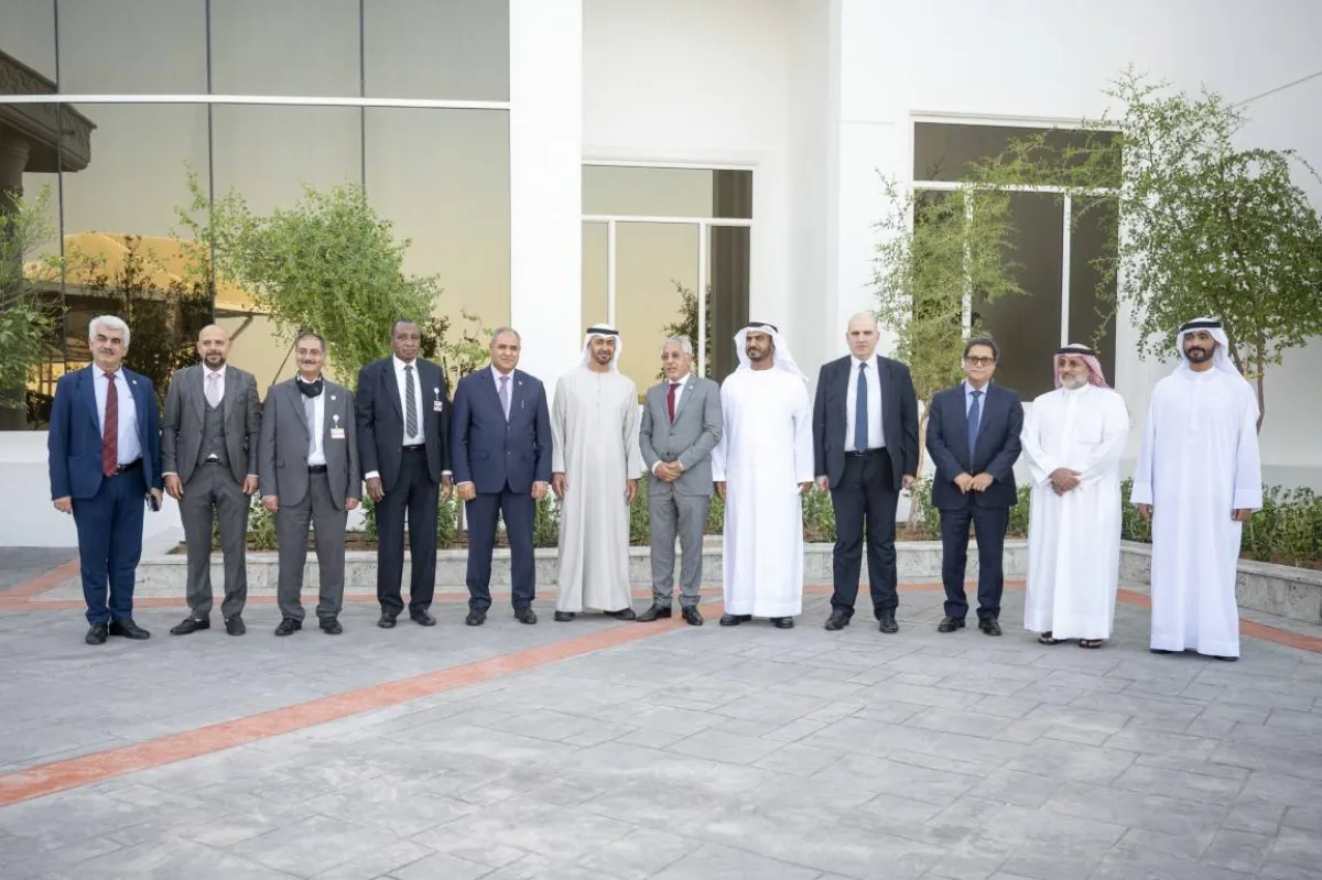 مجلس أمناء جائزة خليفة الدولية لنخيل التمر والابتكار الزراعي مع الشيخ محمد بن زايد. الصورة من "وام"