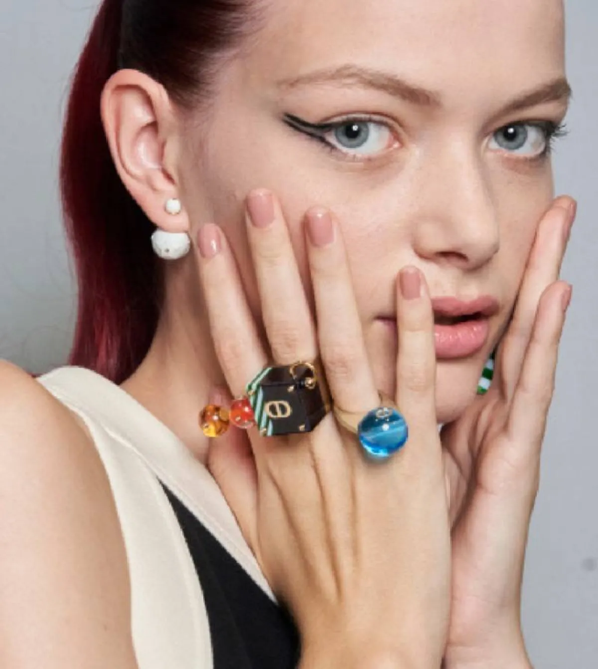 صيحة طلاء الأظافر 2022