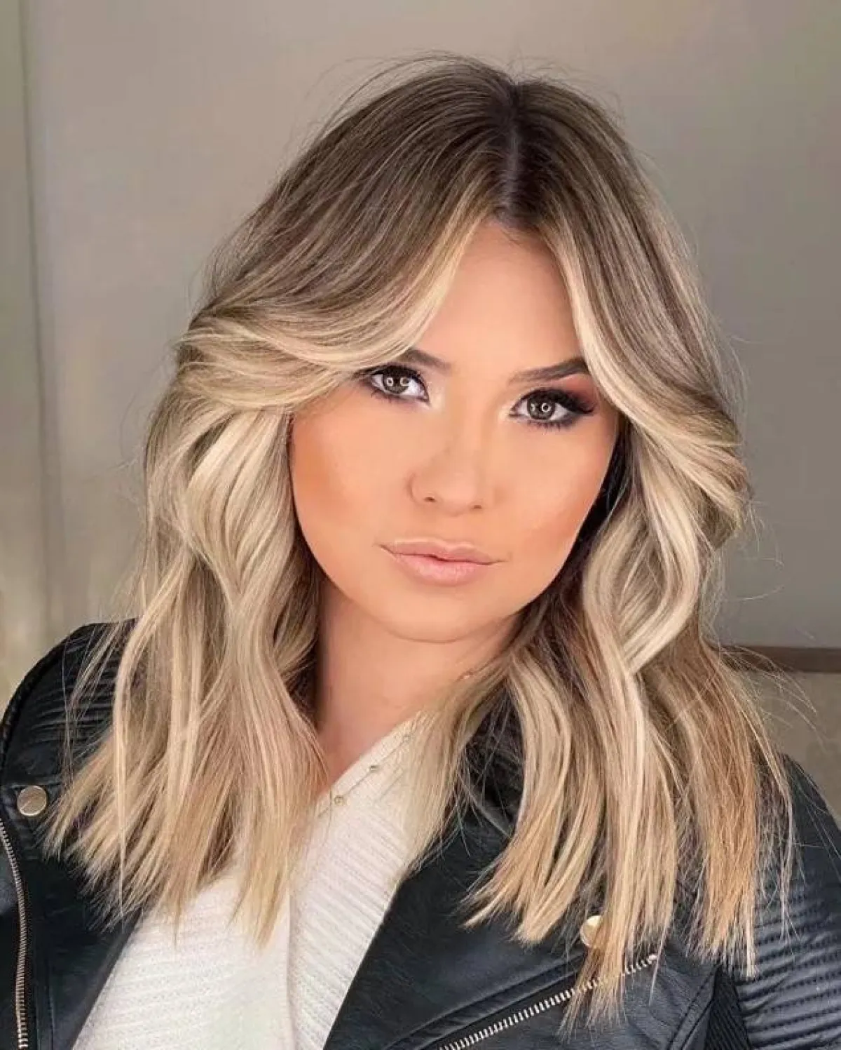 قصات شعر للوجه العريض