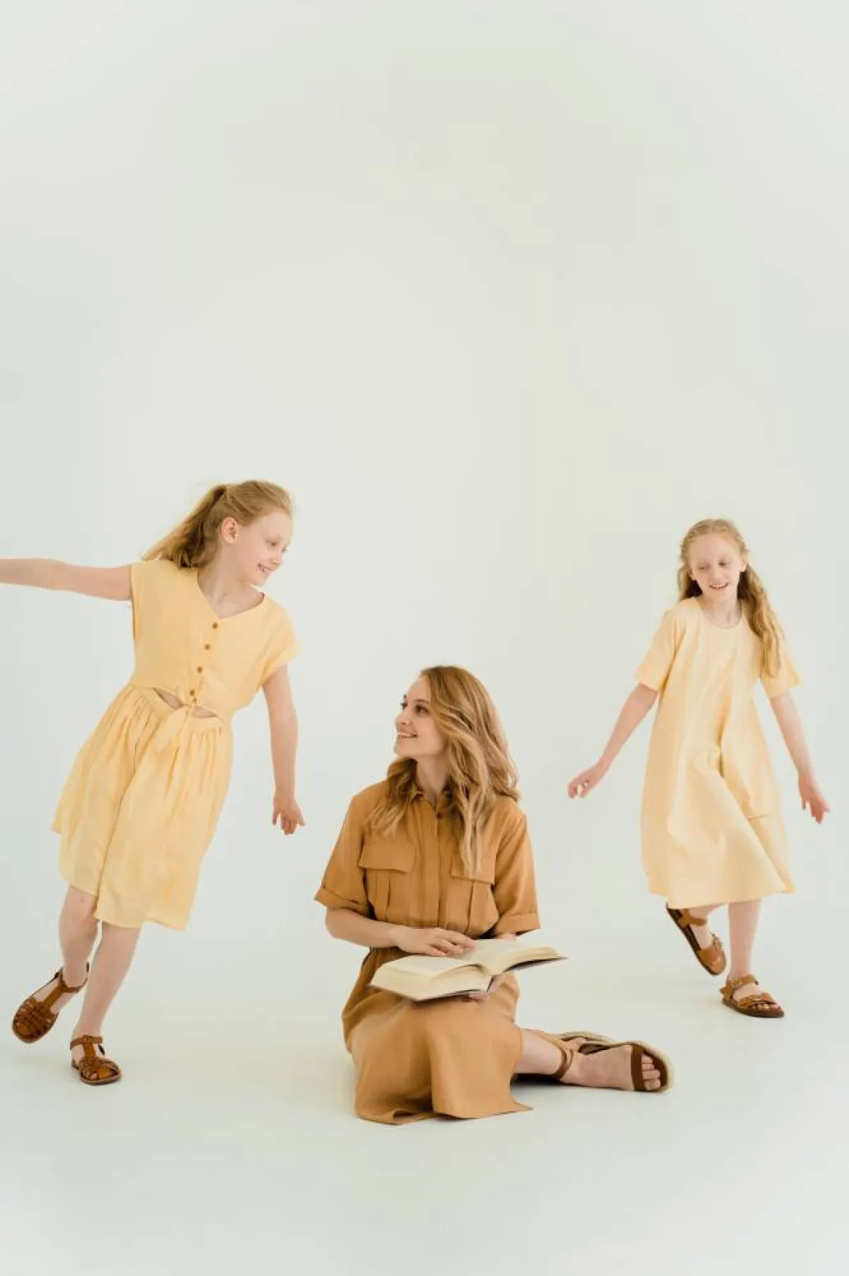 جلسة تصوير لام مع ابنتيها