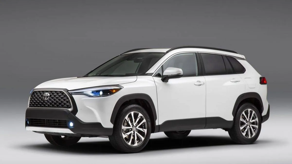 مواصفات تويوتا كورولا كروس 2022