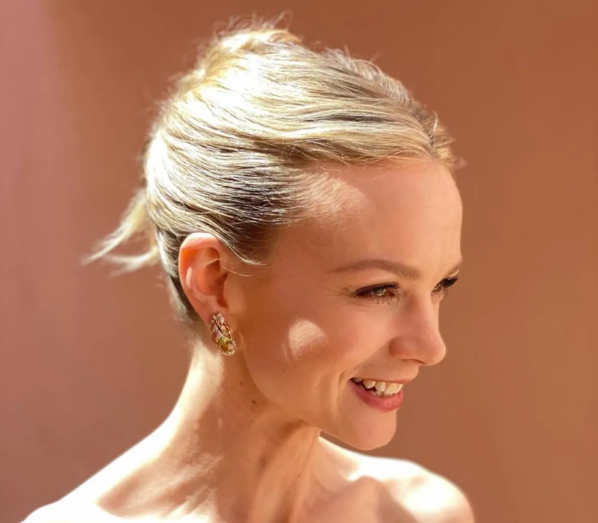 إطلالة كاري موليغان في أوسكار 2021