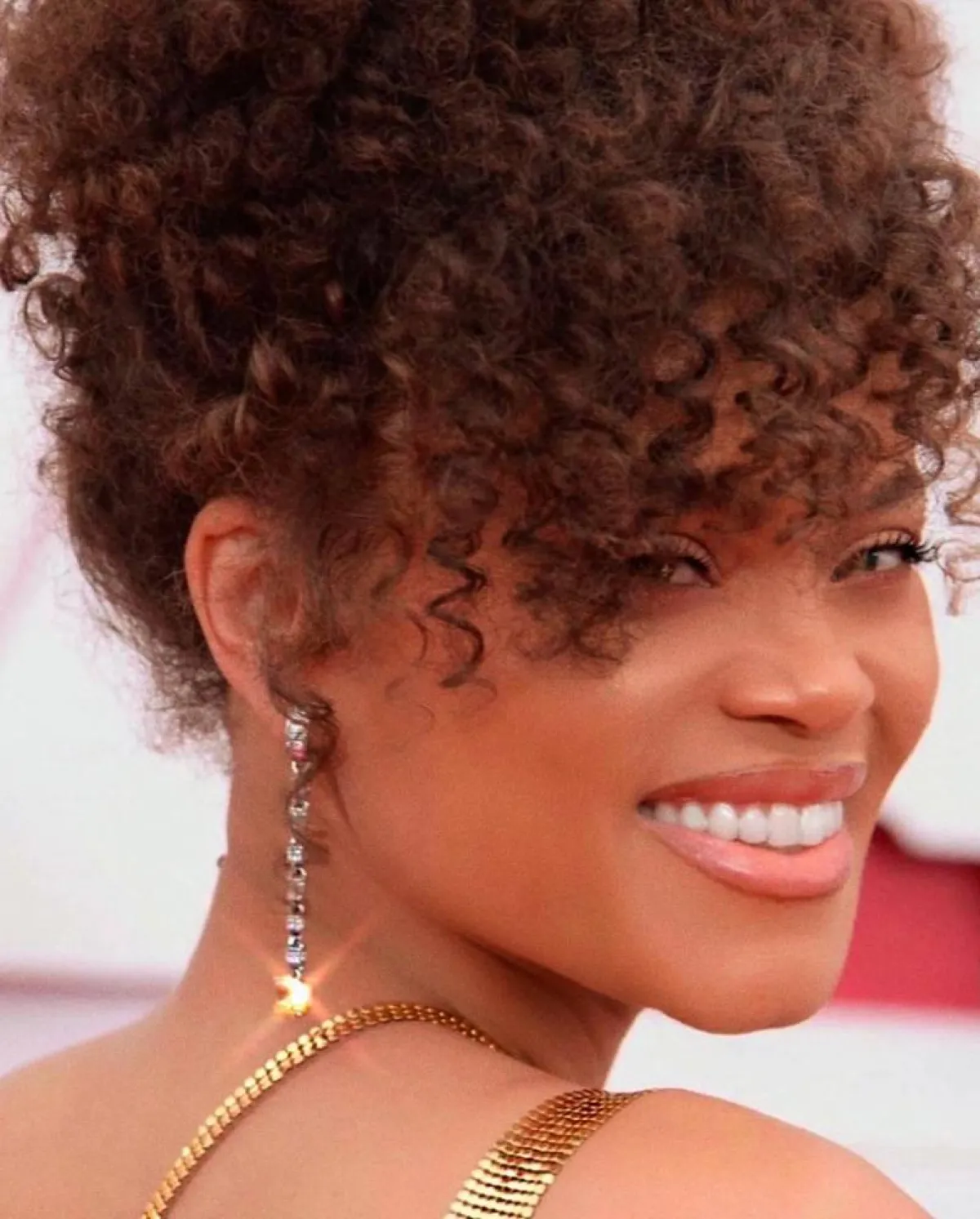 إطلالة أندريا داي في أوسكار 2021