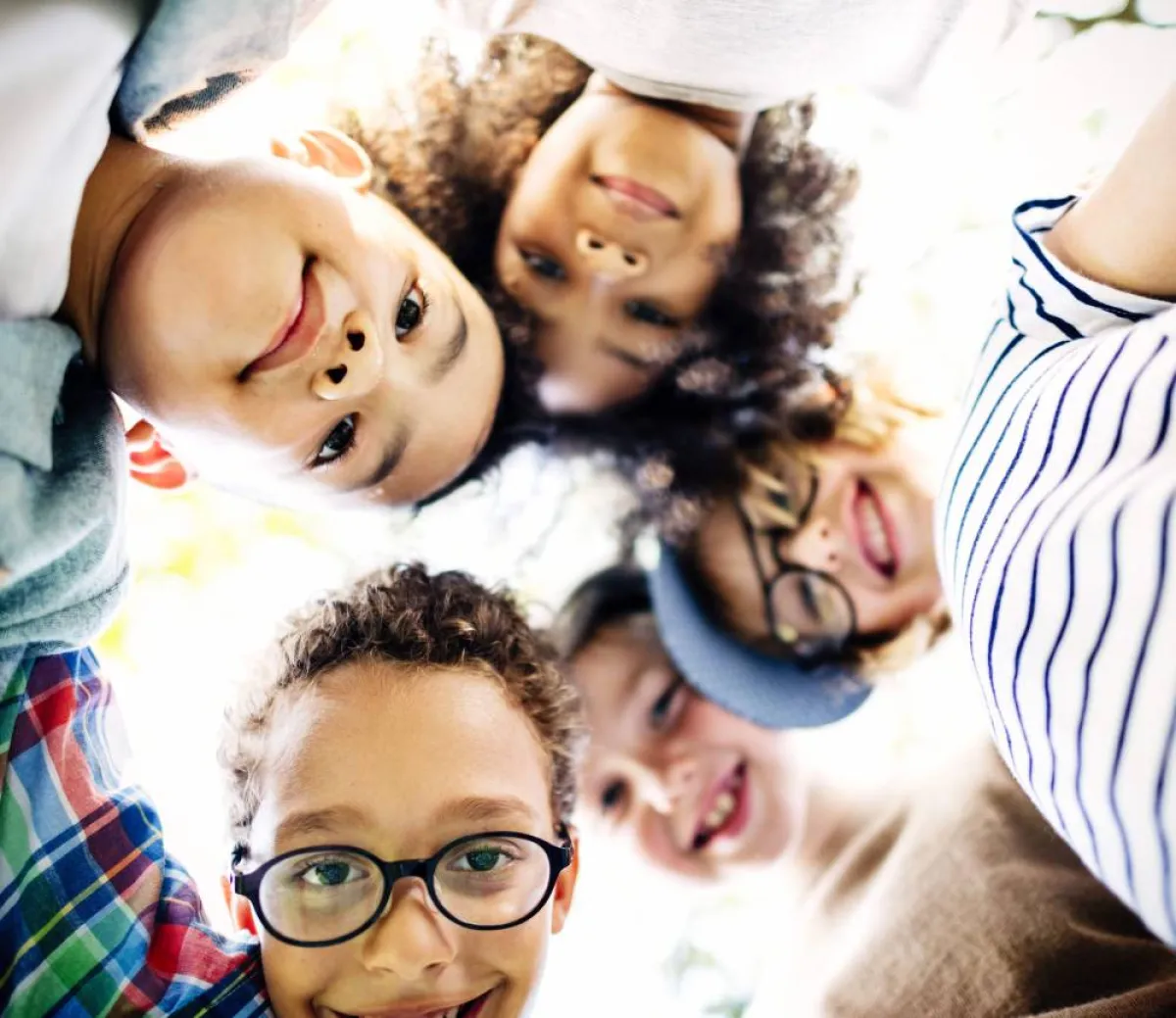 صورة لمجموعة من الأصدقاء