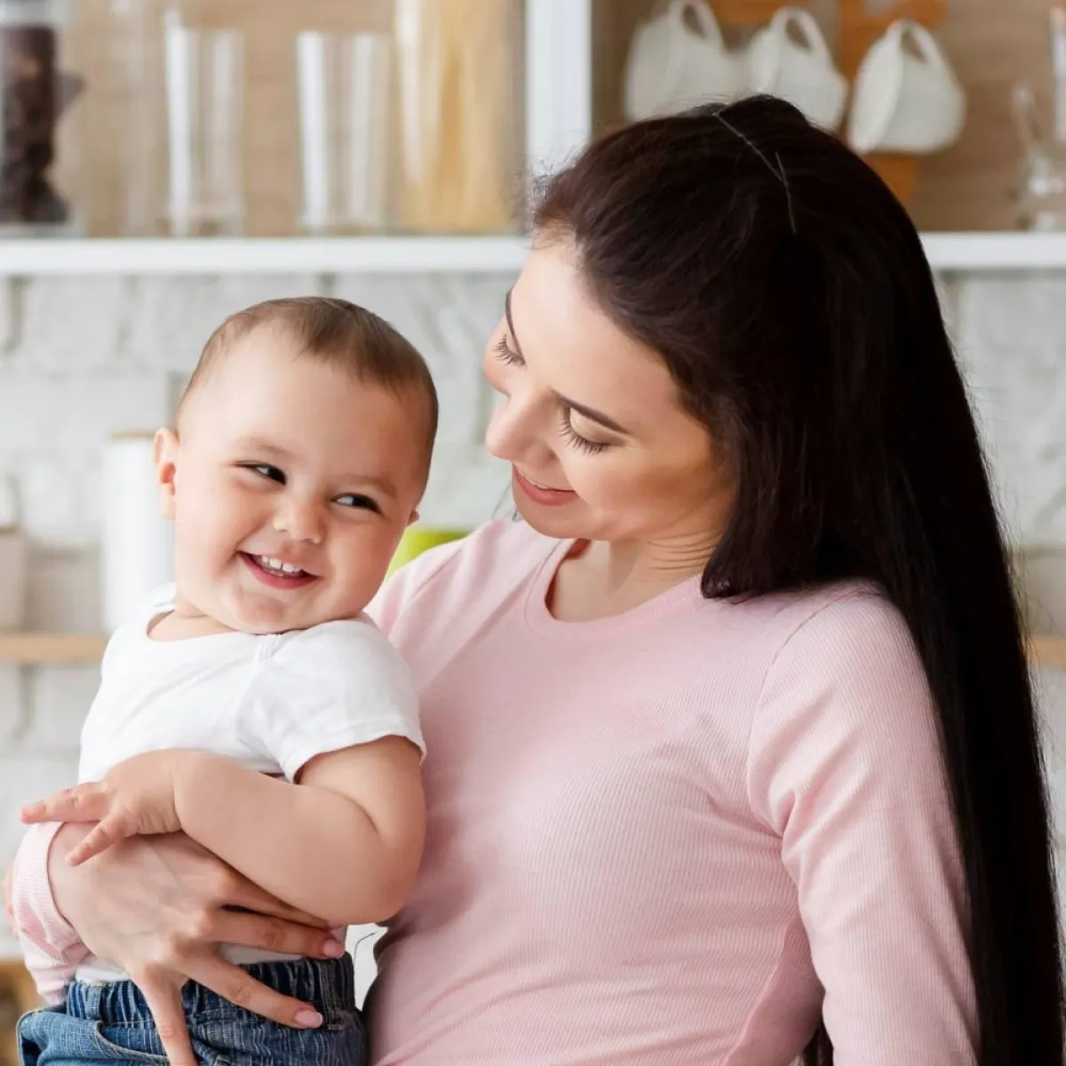 صورة لأم وطفلها