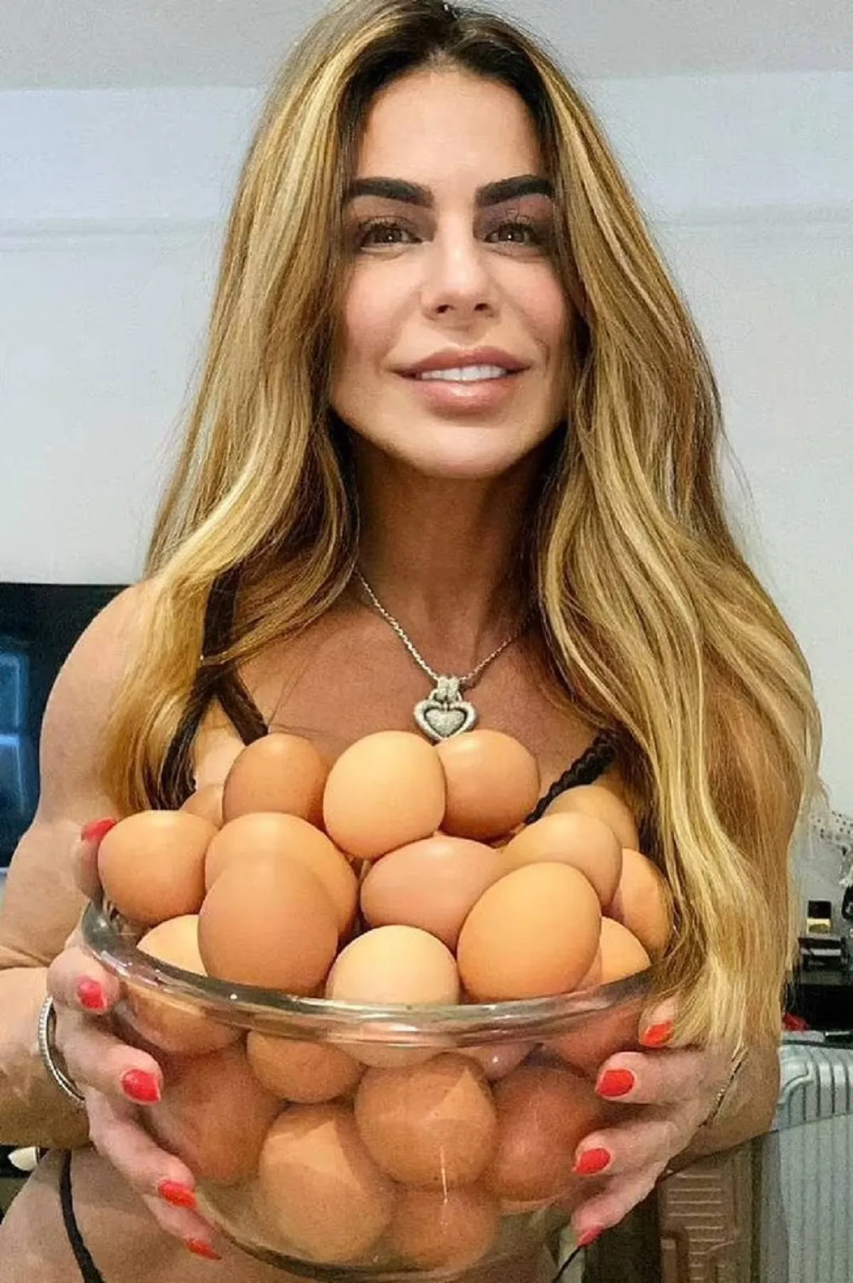 صورة أندريا صن شاين بالبيض