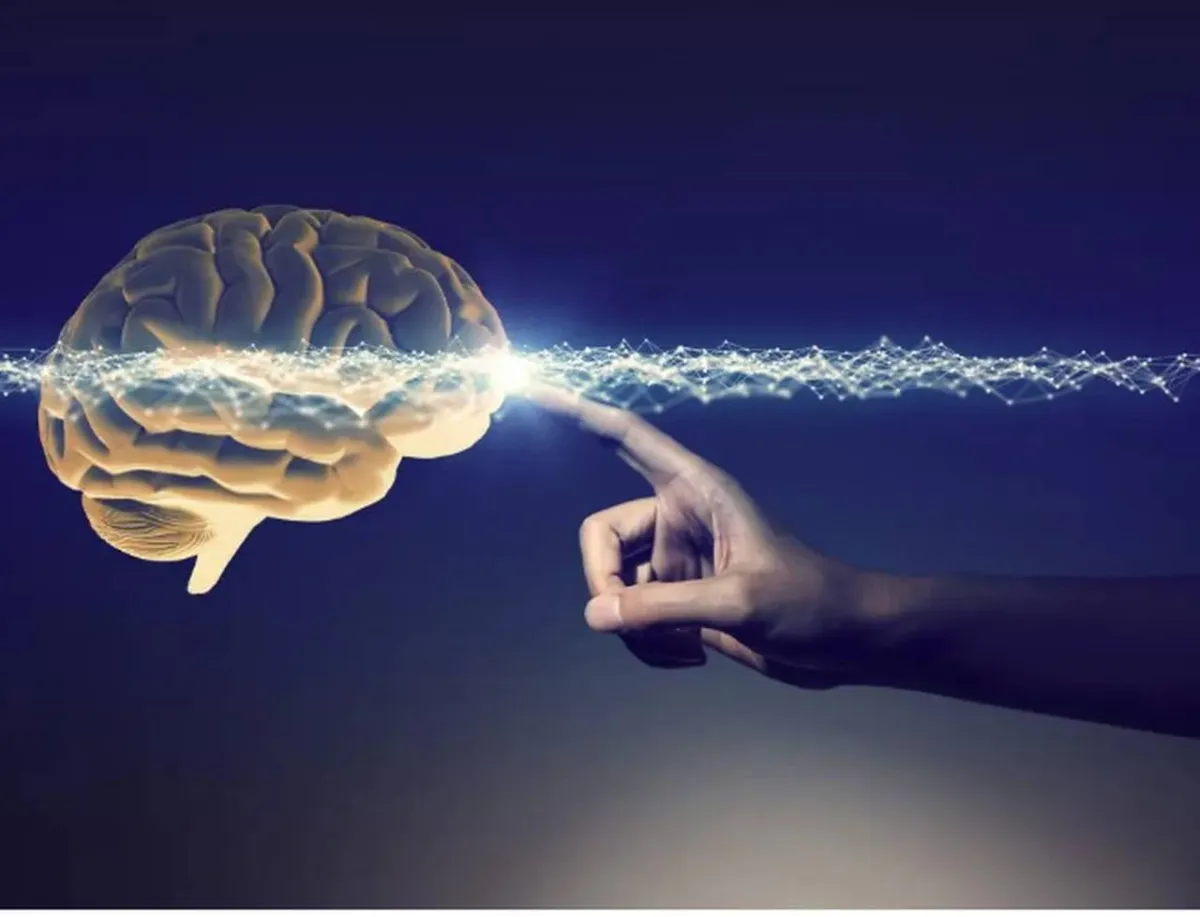 بعد "طقطقة" ممرضة بريطانية تصاب بالسكتة الدماغية