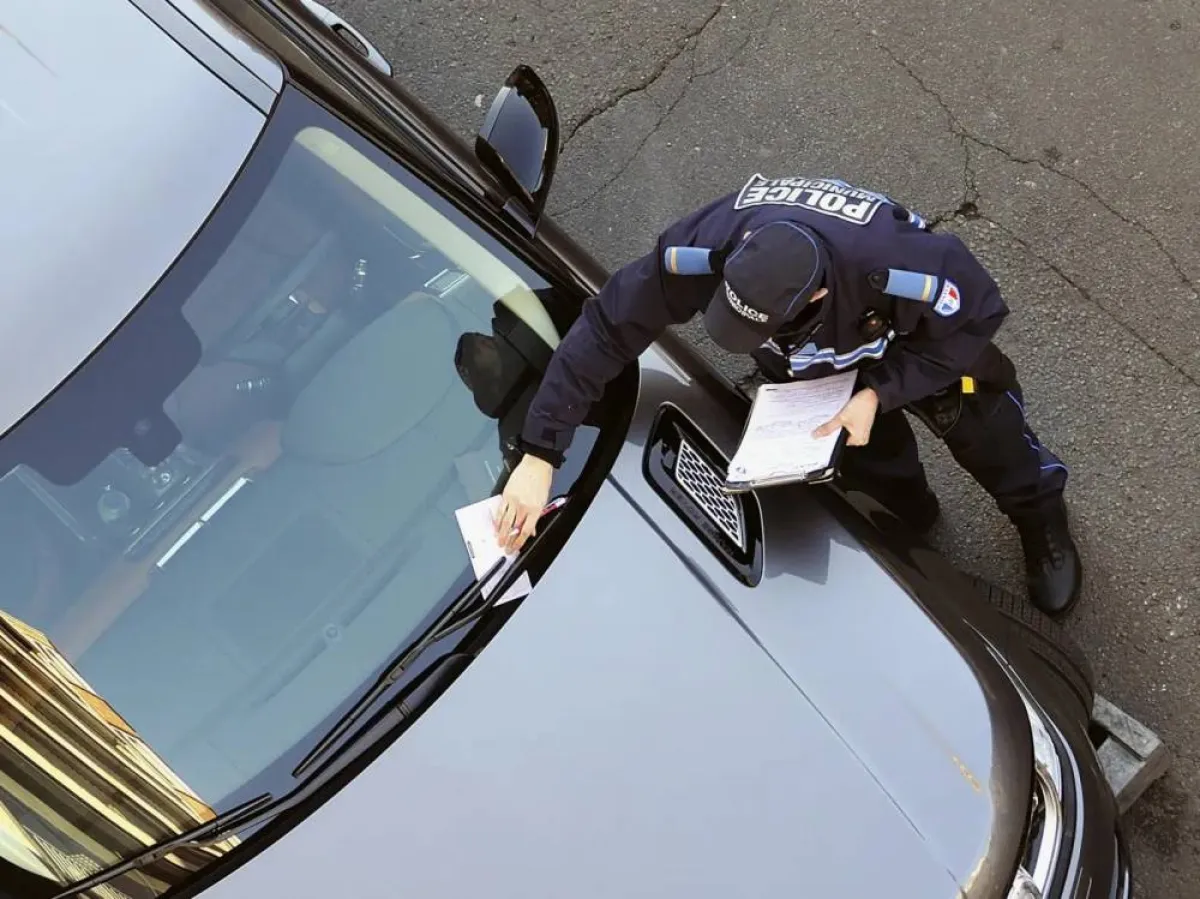 صورة لإيصال رسوم انتظار السيارات