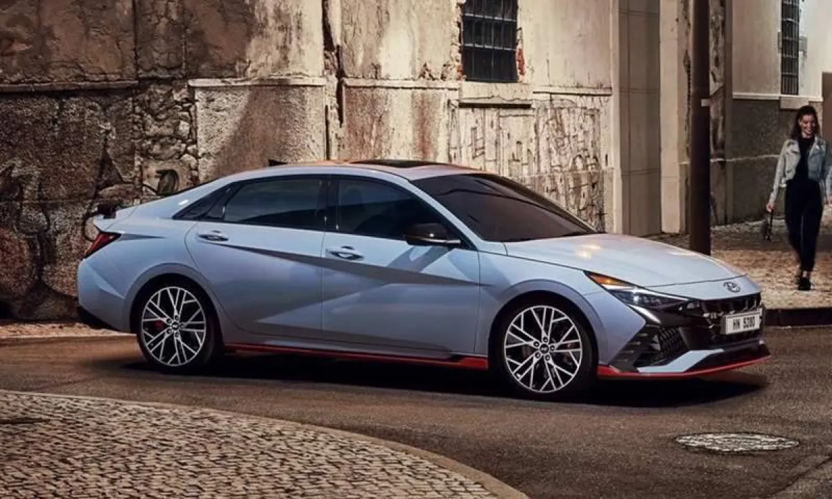 مواصفات هيونداي إلنترا 2022