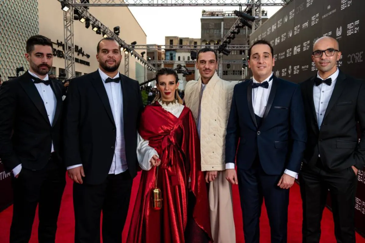 المخرج وفريق الممثلين في مهرجان البحر الأحمر السينمائي بجدة الصورة من حساب المخرج صالح إسعاد  على الفيسبوك