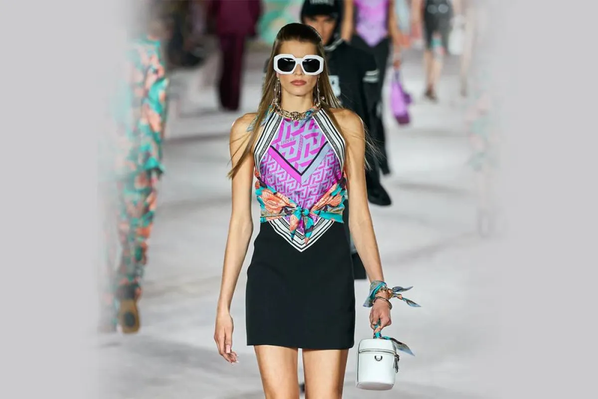 إكسسوارات باللون الأبيض