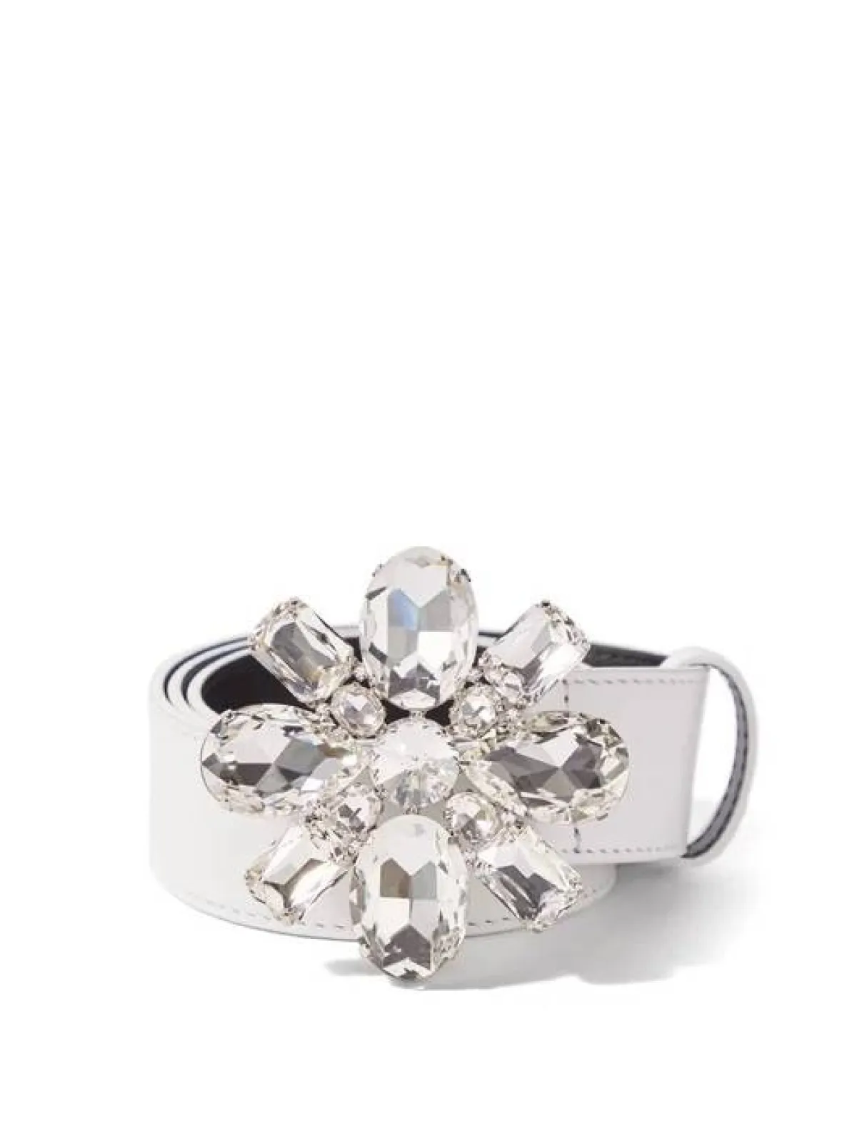 إكسسوارات باللون الأبيض