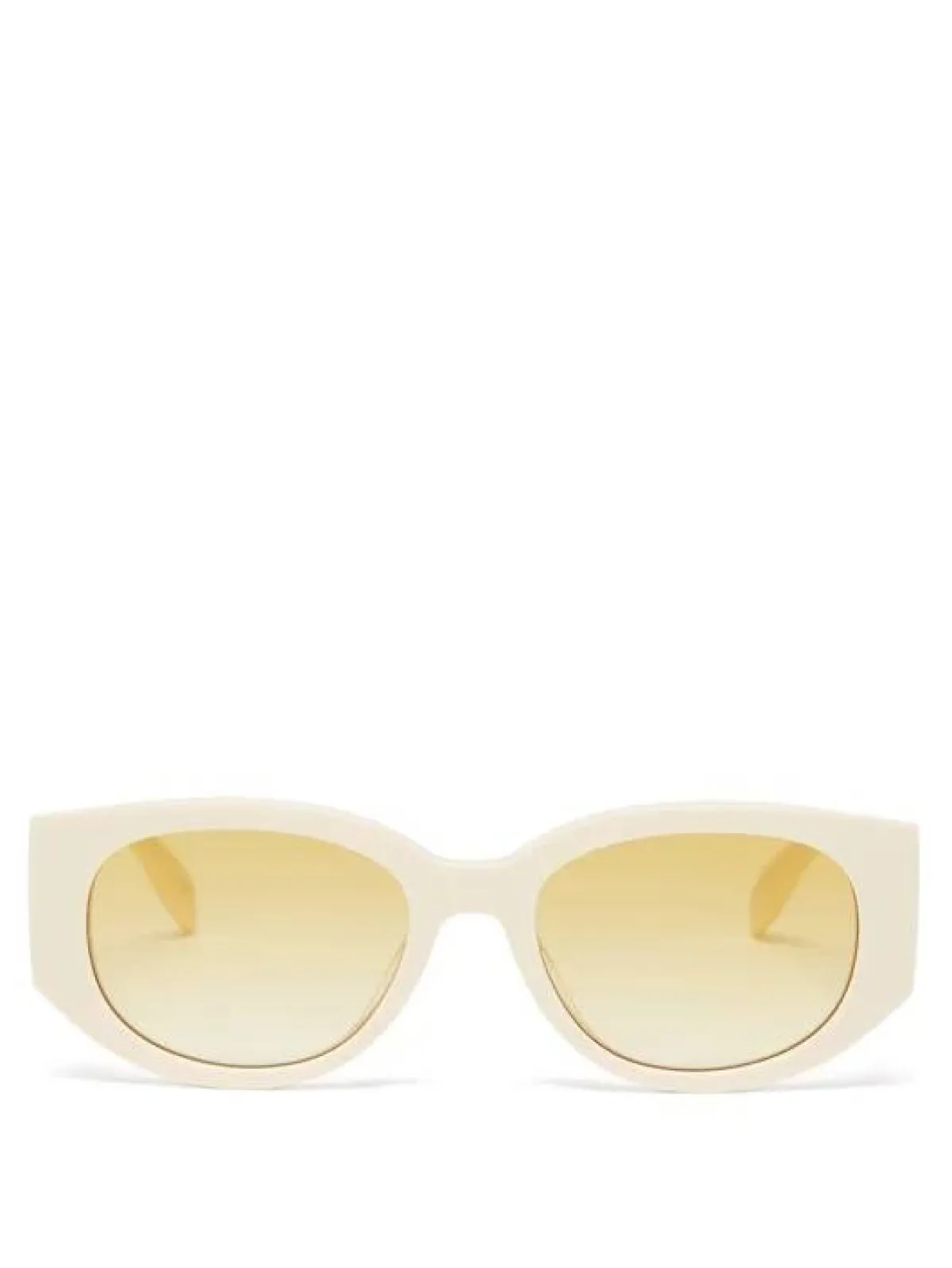 إكسسوارات باللون الأبيض