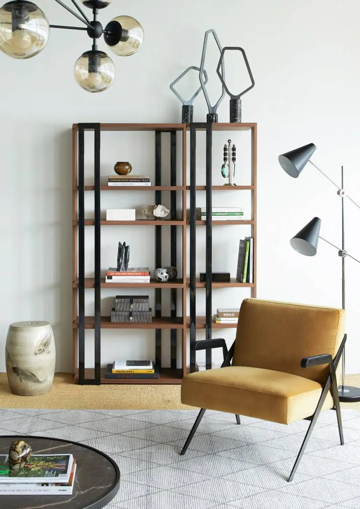 لا يجب المغالاة في استخدام الأصفر، وذلك حتّى لا يؤثّر سلبًا في تناغم الديكورات