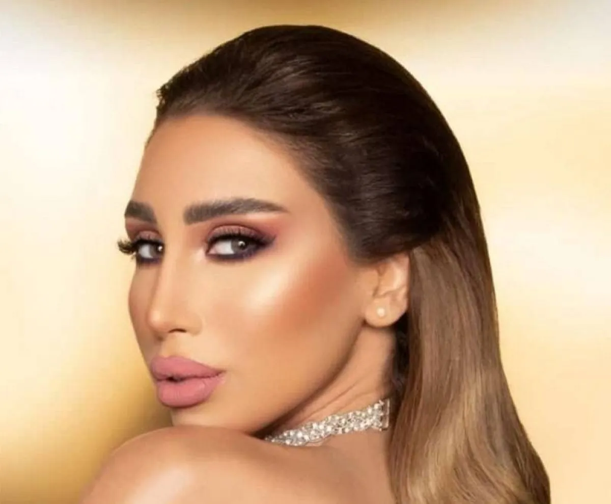 مكياج وردي للأم