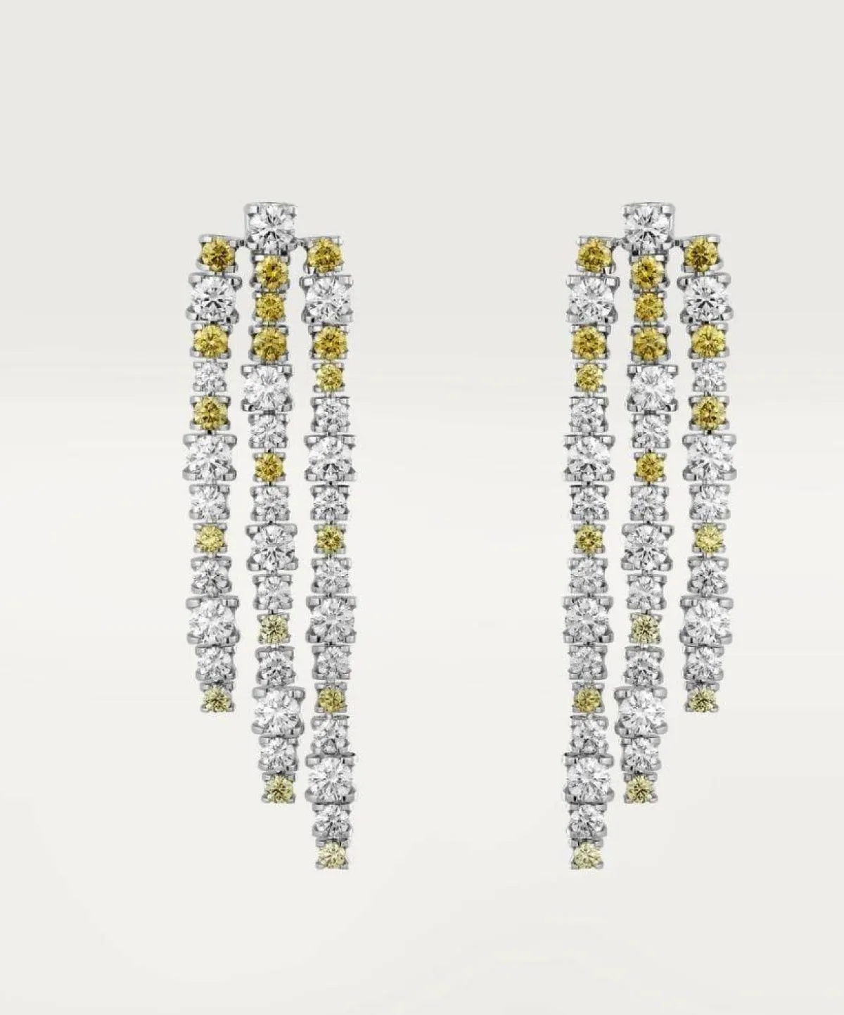 أقراط ESSENTIAL LINES من كارتييه Cartier  