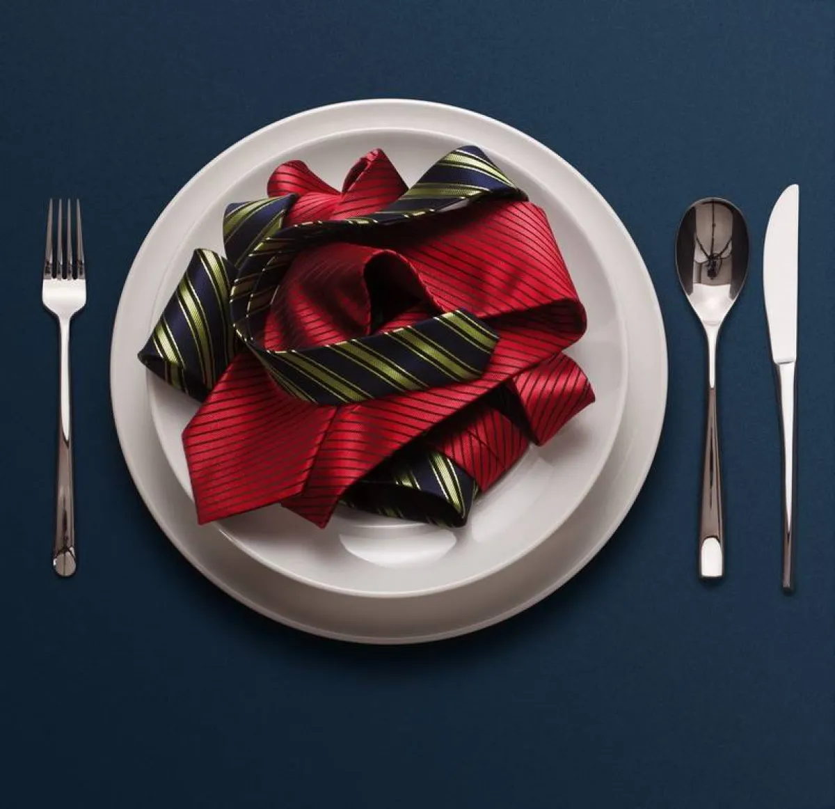 في مناسبة عشاء العمل، ينُصح بارتداء الملابس الرسميّة