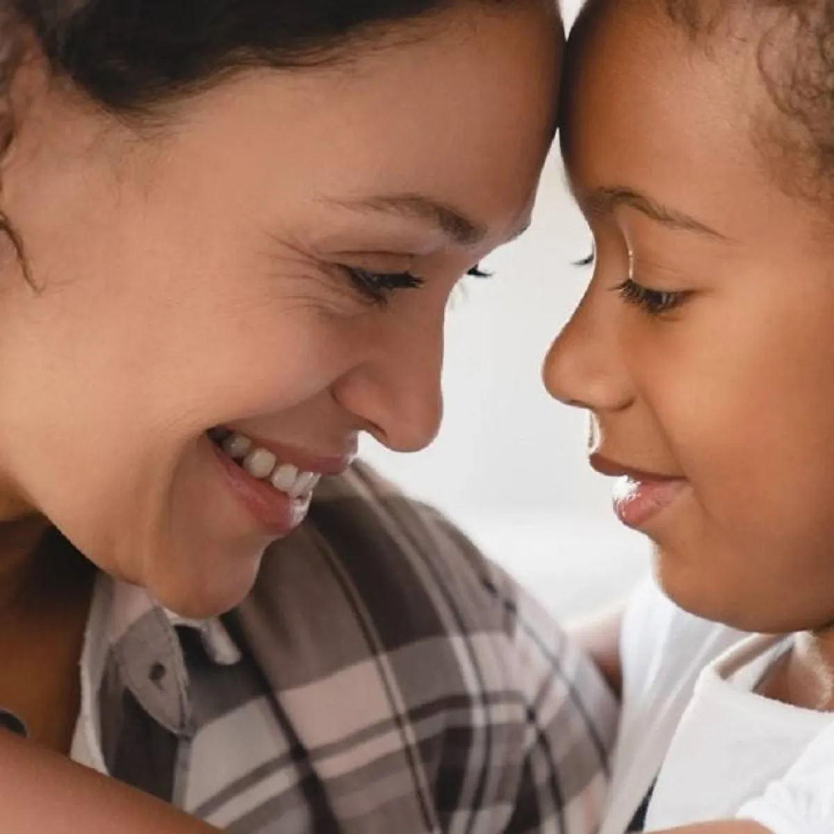 صورة لأم وطفلتها