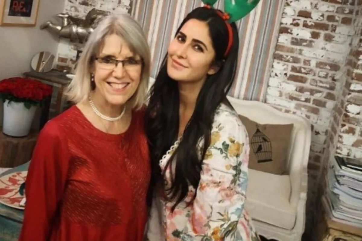 كاترينا كيف ووالدتها- الصورة من موقع India Tv News