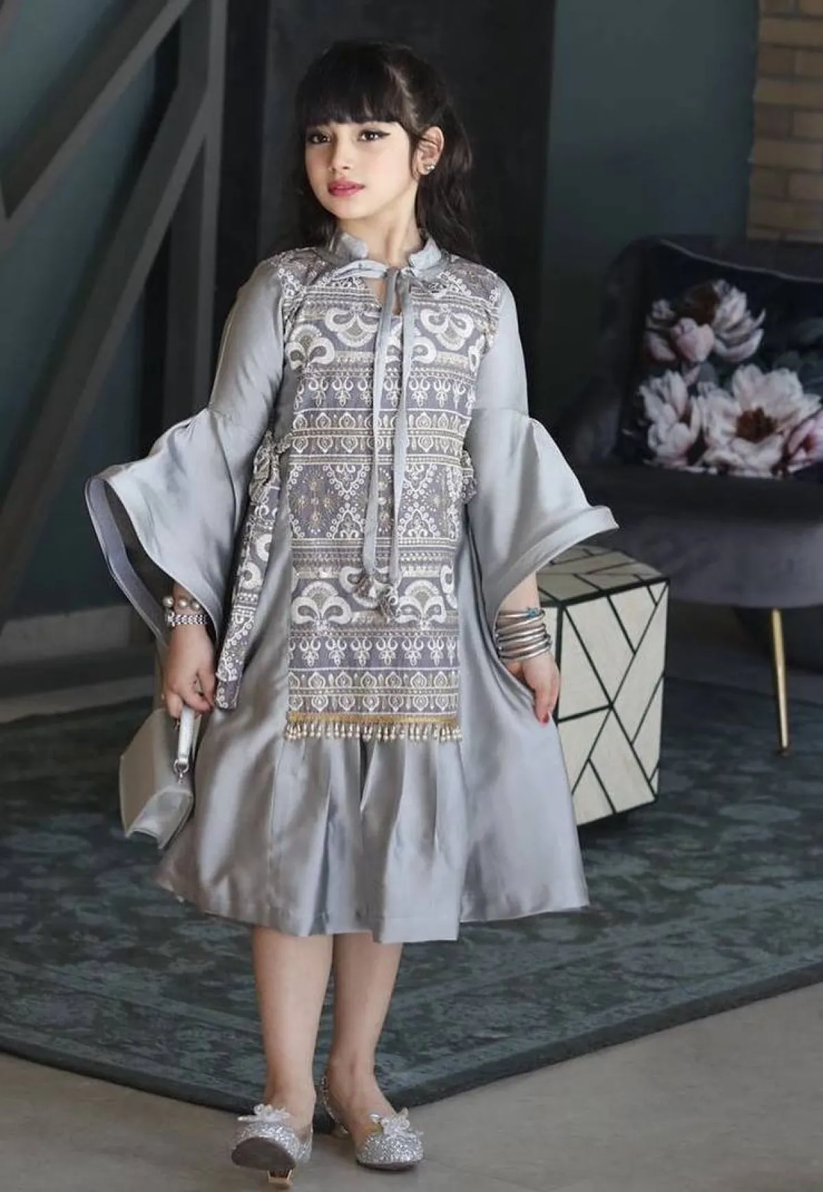 جلابية رمادية