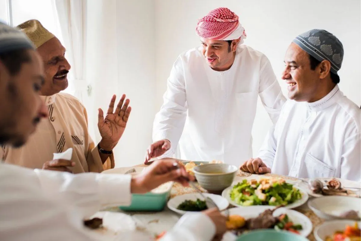 صورة تظهر لمة العائلة على المائدة مصدر الصورة elements