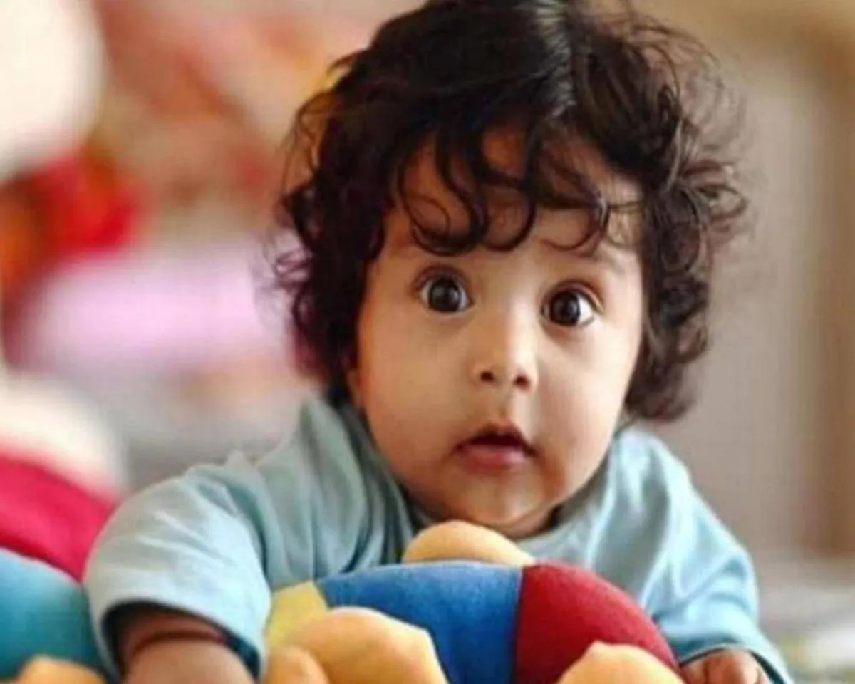 صورة لطفل صغير في عمر  العامين  