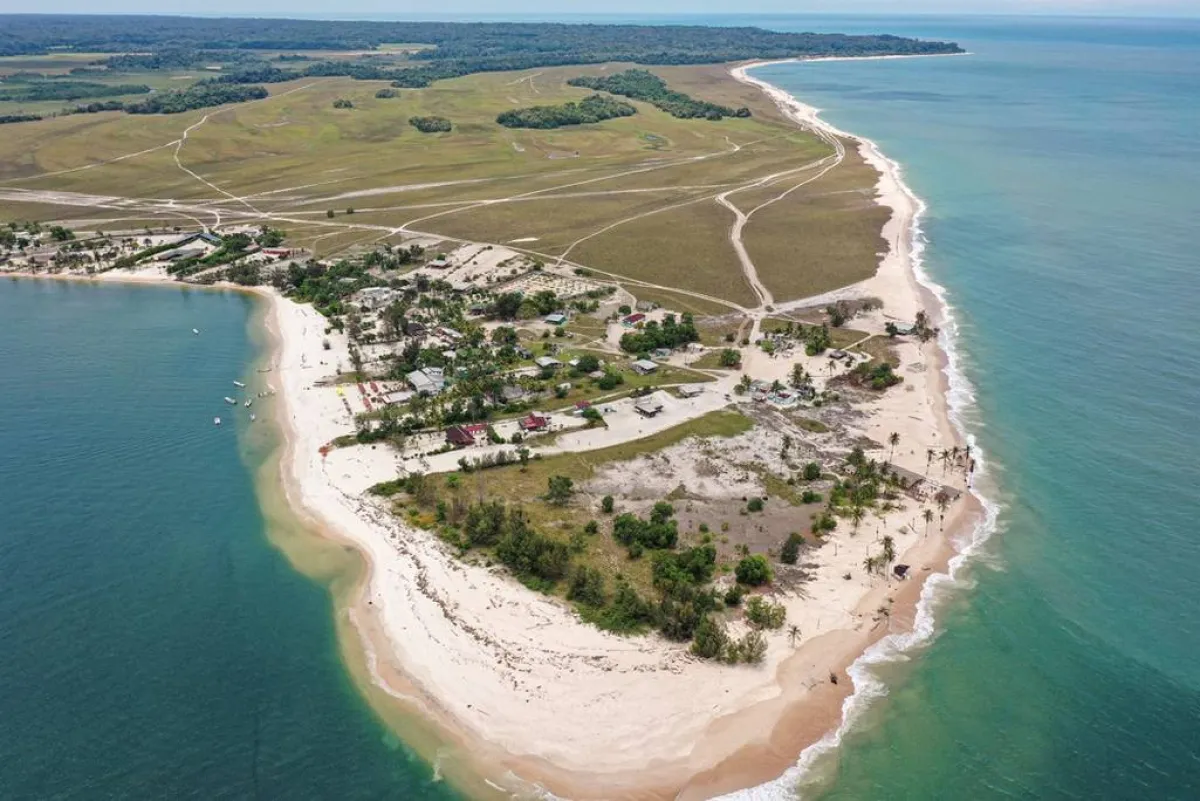 تزخر الغابون بالشواطئ الرملية البيضاء، والغابات الكثيفة، والأنهار