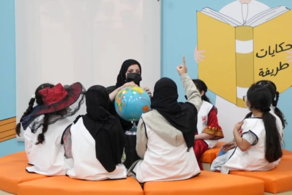 أطفال الشارقة تطلق نادي الكتاب. الصورة من "وام"