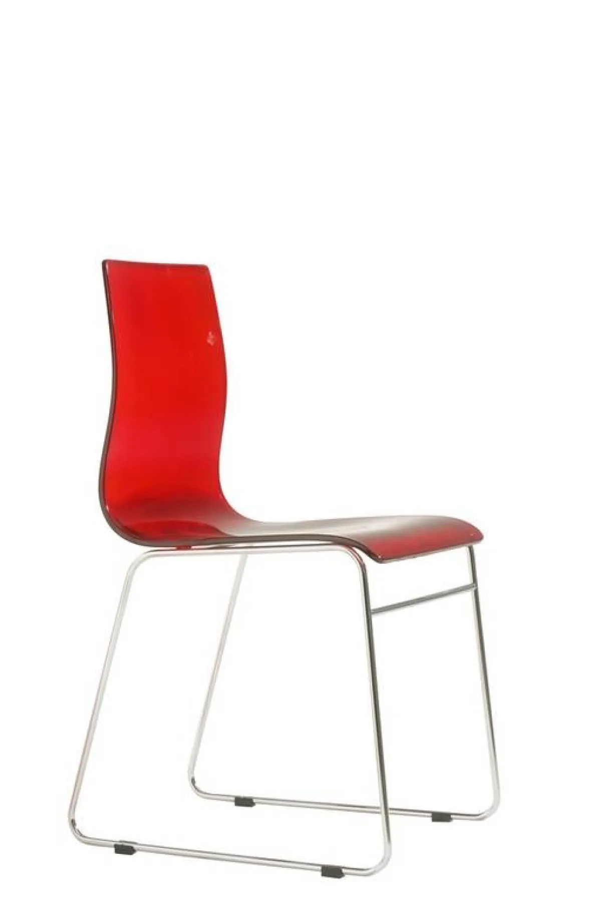 دمج "البلكسي" بالمعدن في تصميم الكرسي المميّز 