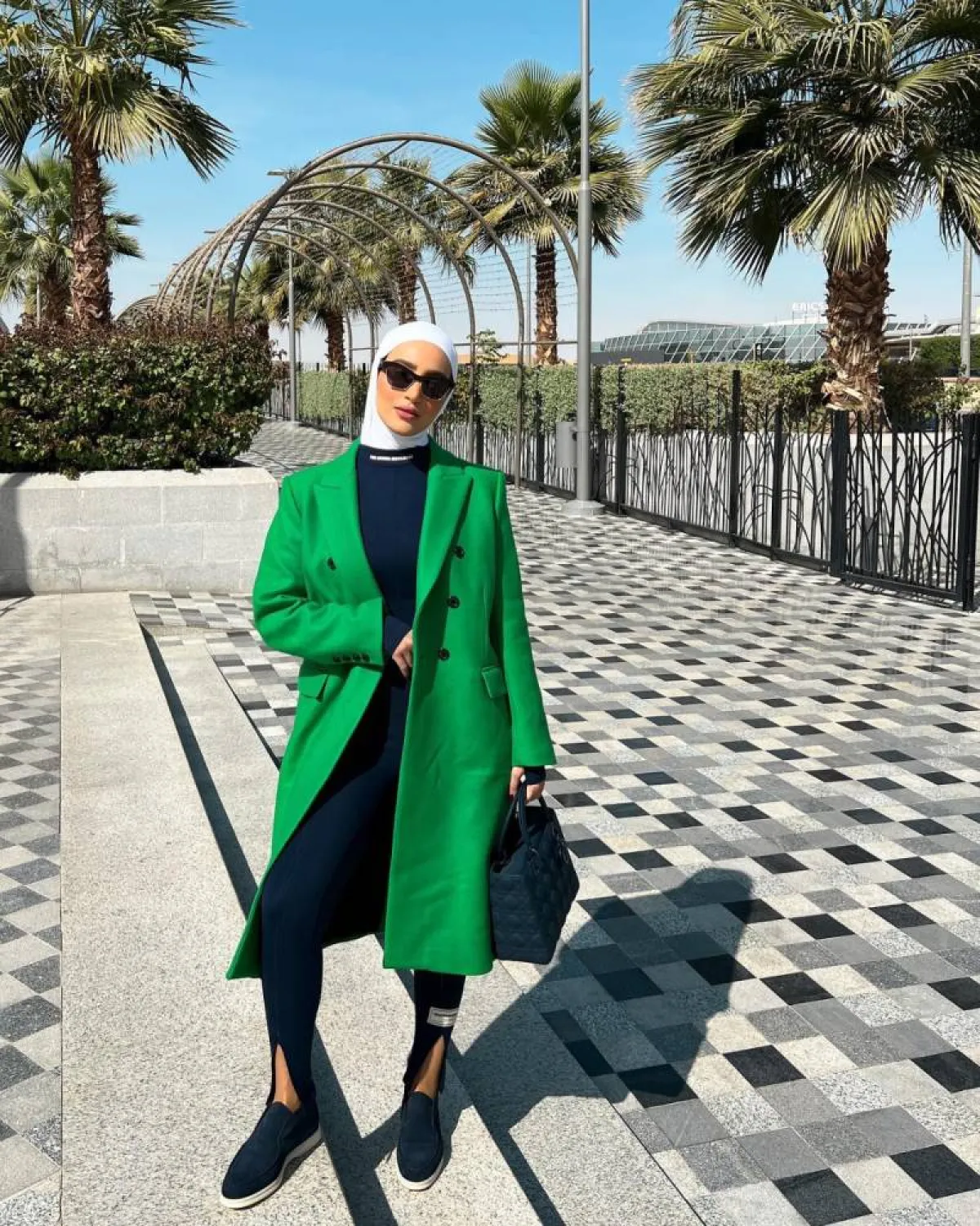 دلال الدوب بإطلالة باللون الأخضر   