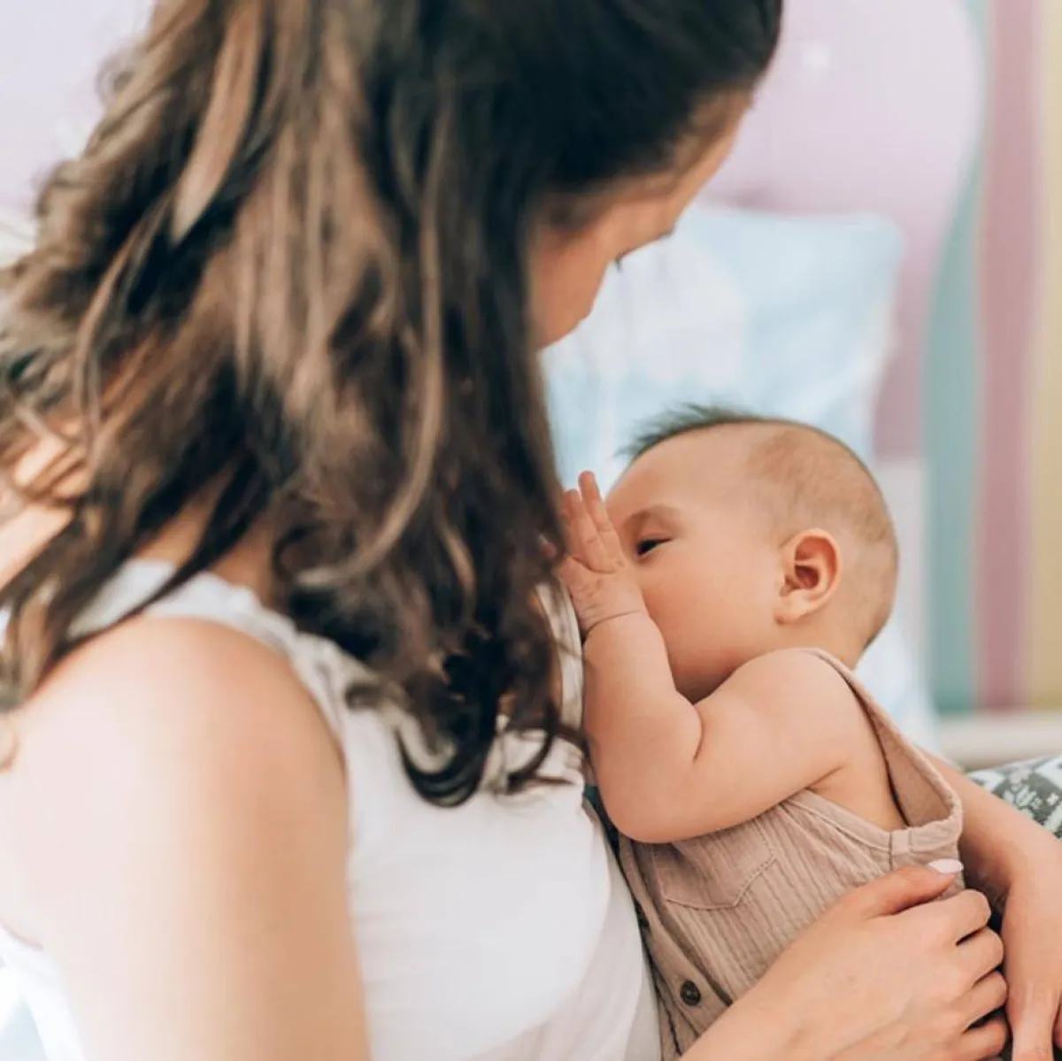 صورة لأم وطفلها