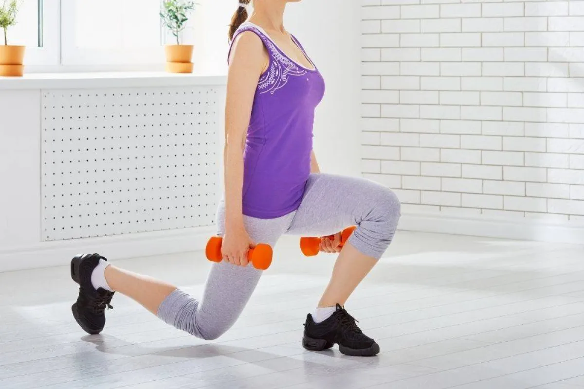 elements صورة تظهر فتاة تمارس الرياضة مصدر الصورة 