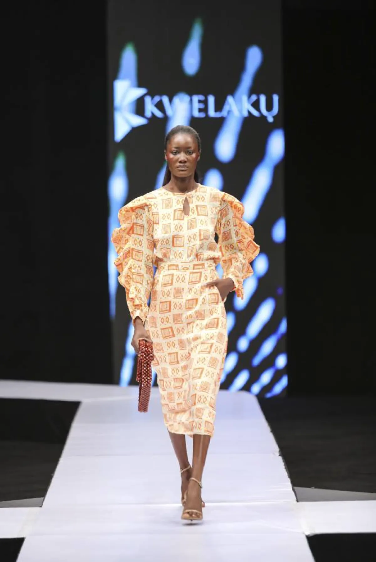 فستان باللون البرتقالي من Rick Dusi  