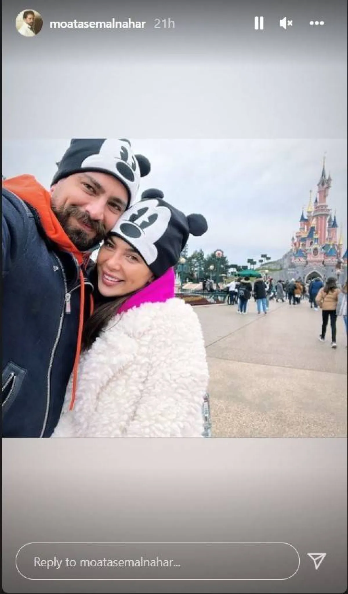 معتصم النهار وزوجته لين في باريس - الصورة من ستوري حساب معتصم على انستغرام