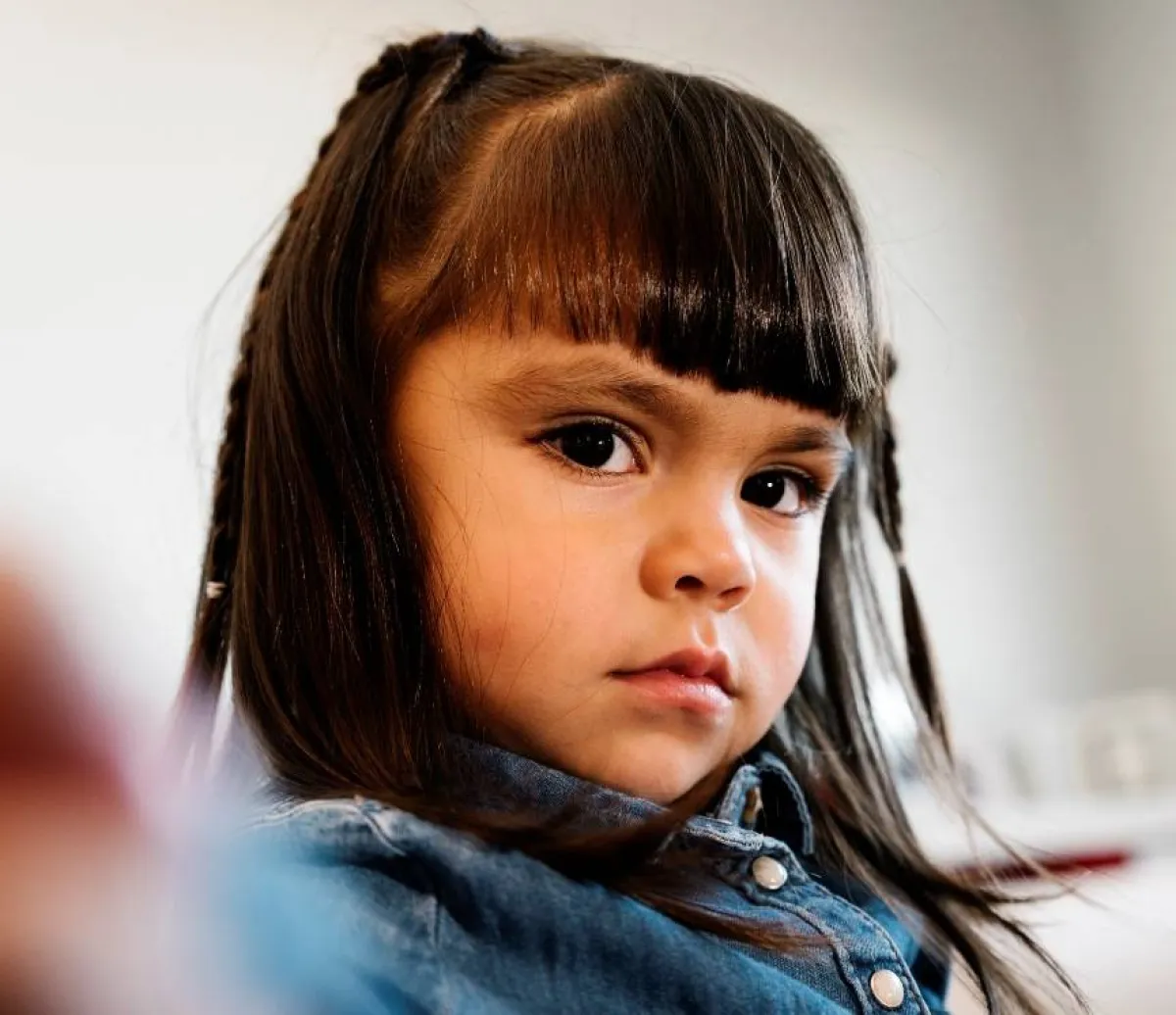 صورة طفلة يتيمة